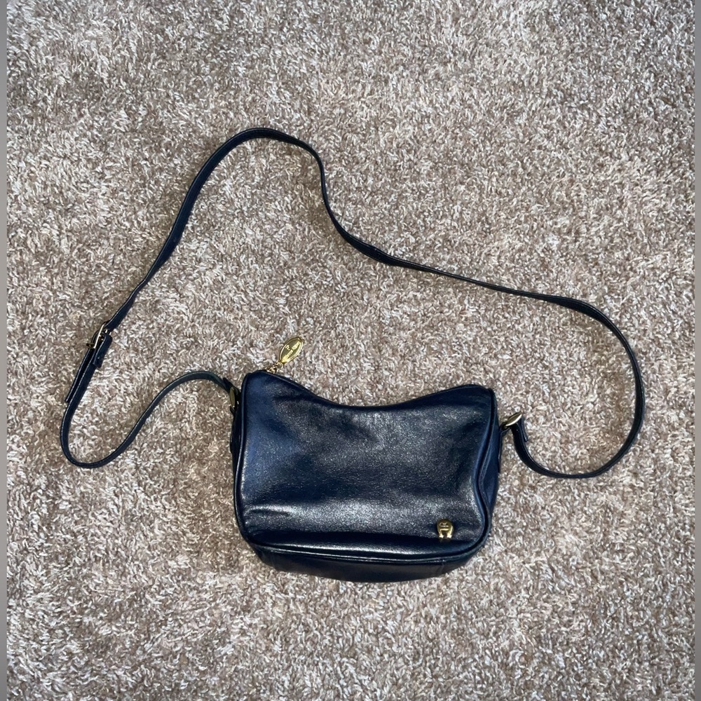 Cross-shoulder bag